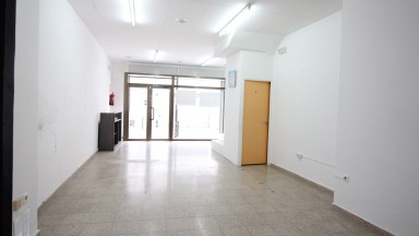 Local comercial en lloguer, a  Roses
