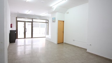 Local comercial en lloguer, a  Roses
