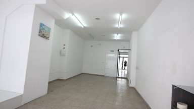 Local comercial en lloguer, a  Roses