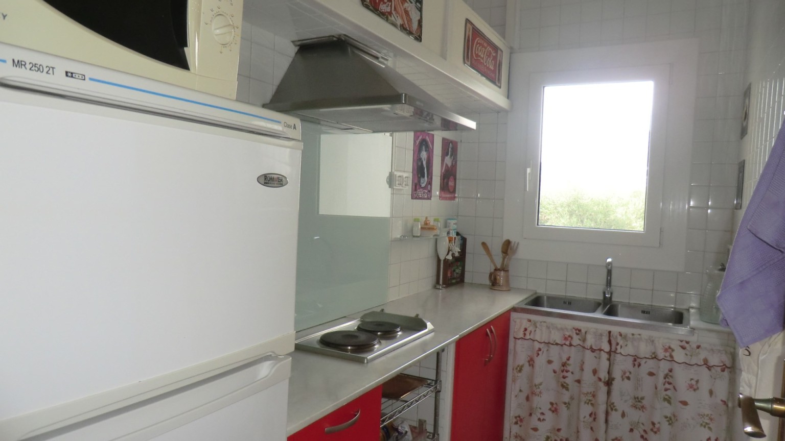 Apartamento para invertir, situado en zona Mas Oliva, con 2 dormitorios, piscina comunitaria y pk.