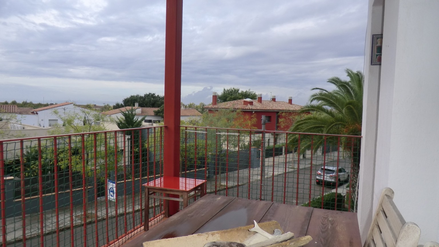 Apartamento para invertir, situado en zona Mas Oliva, con 2 dormitorios, piscina comunitaria y pk.