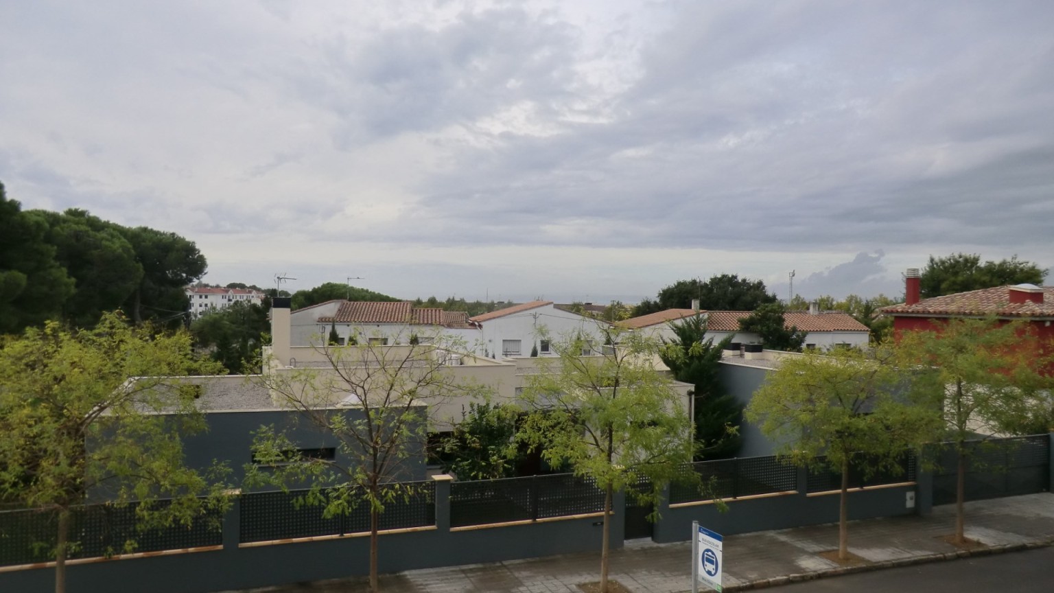 Apartamento para invertir, situado en zona Mas Oliva, con 2 dormitorios, piscina comunitaria y pk.