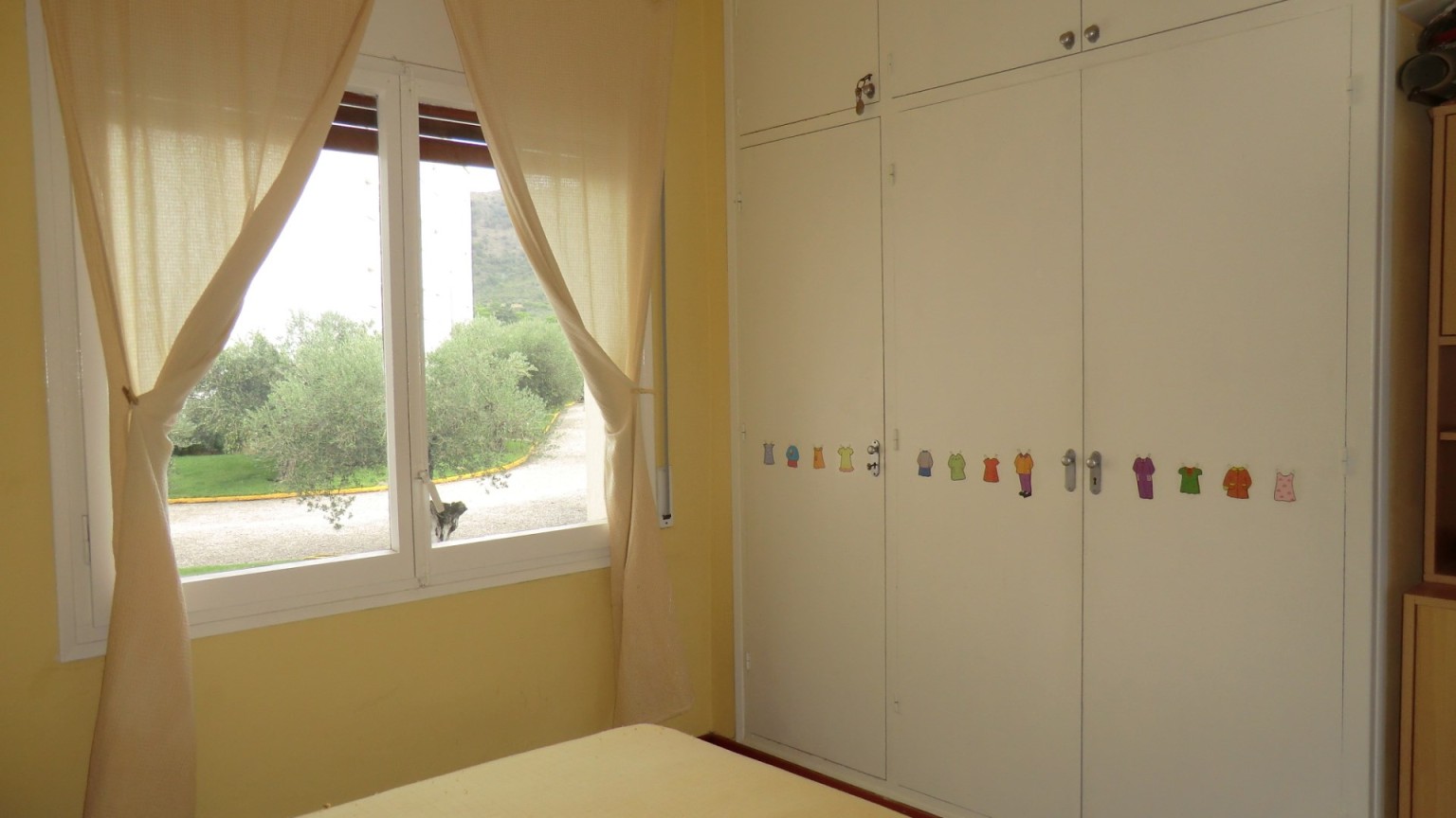 Apartamento para invertir, situado en zona Mas Oliva, con 2 dormitorios, piscina comunitaria y pk.