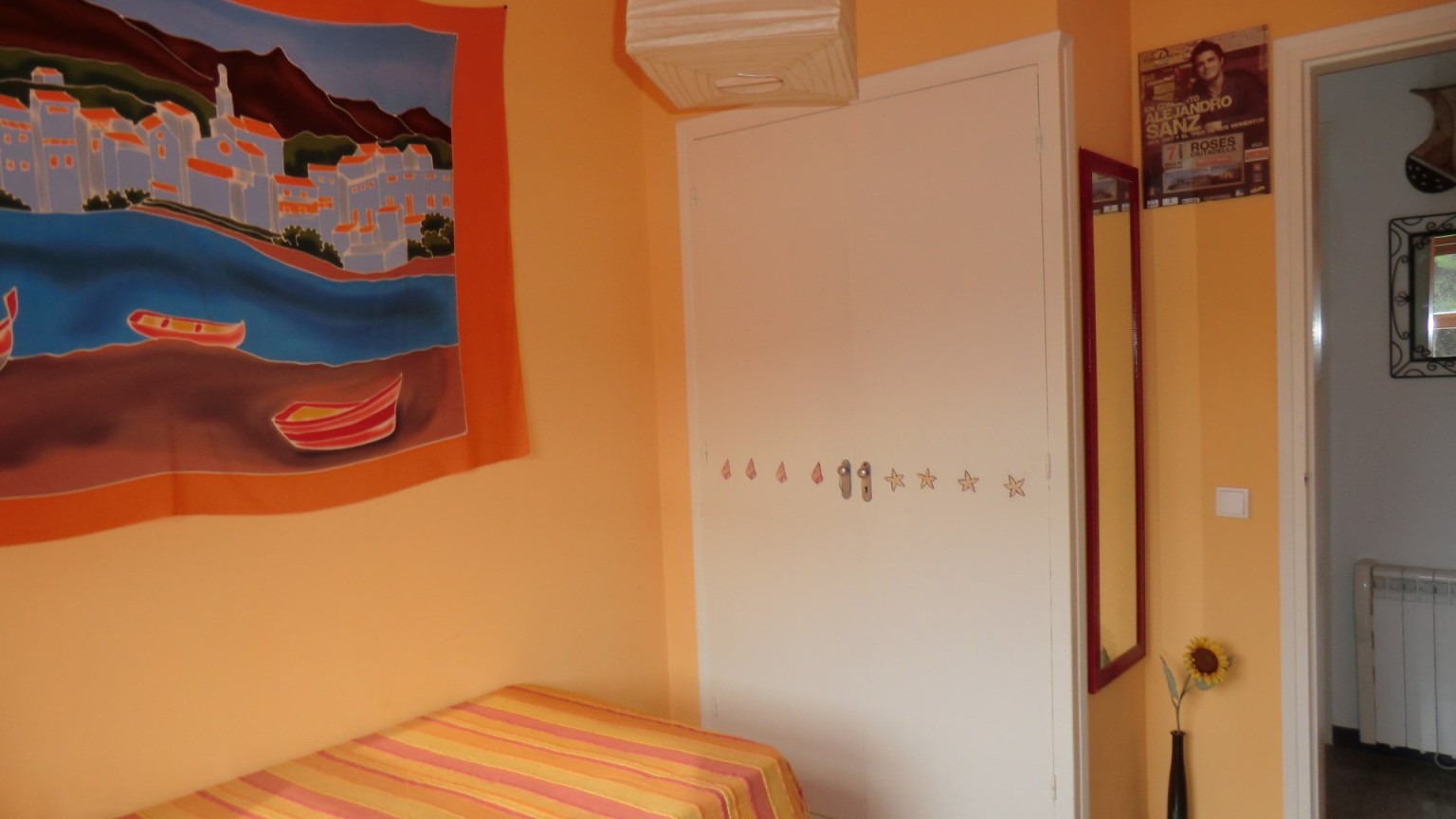 Apartamento para invertir, situado en zona Mas Oliva, con 2 dormitorios, piscina comunitaria y pk.