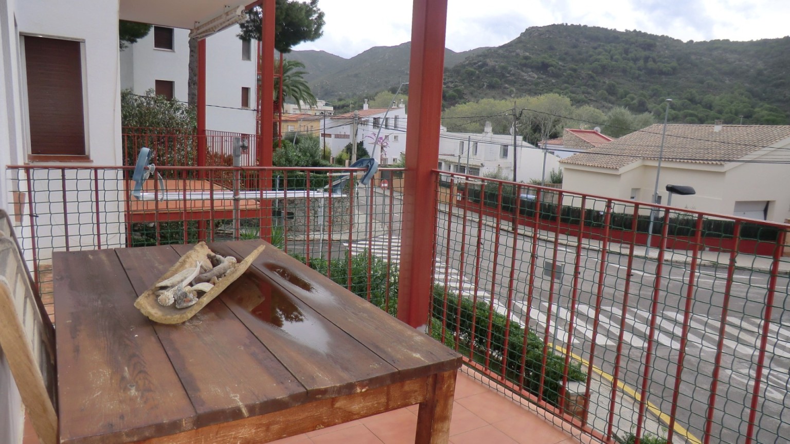 Apartamento para invertir, situado en zona Mas Oliva, con 2 dormitorios, piscina comunitaria y pk.