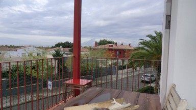 Apartamento para invertir, situado en zona Mas Oliva, con 2 dormitorios, piscina comunitaria y pk.