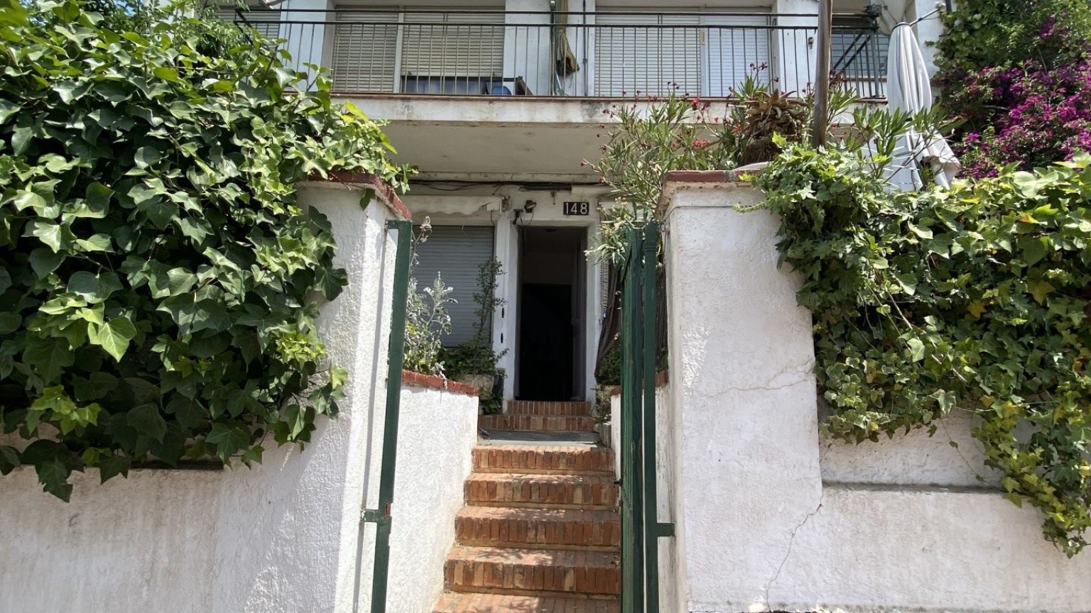 Bâtiment pour investisseurs. A rénover.