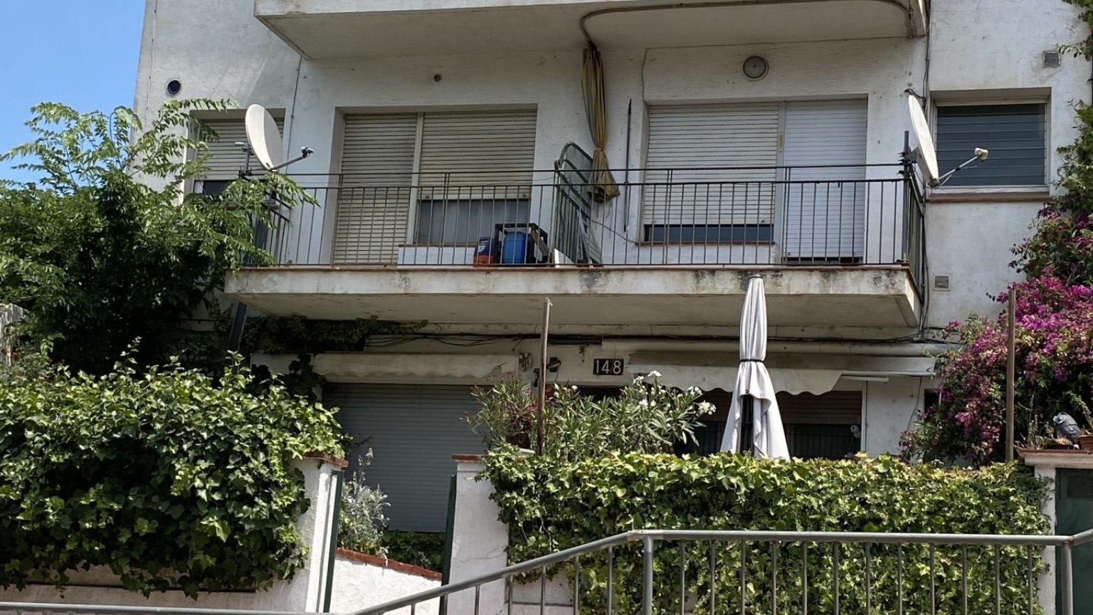 Bâtiment pour investisseurs. A rénover.