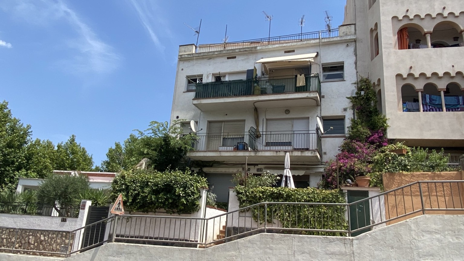 Bâtiment pour investisseurs. A rénover.