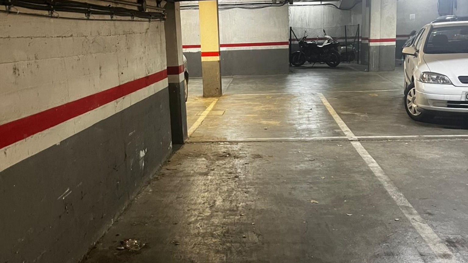 Parking lot for sale with very good access, located in Fontajau