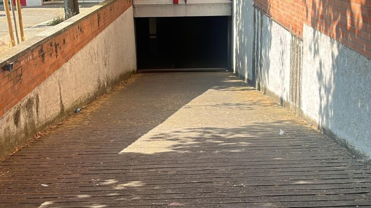 Parking lot for sale with very good access, located in Fontajau
