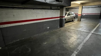 Parking lot for sale with very good access, located in Fontajau