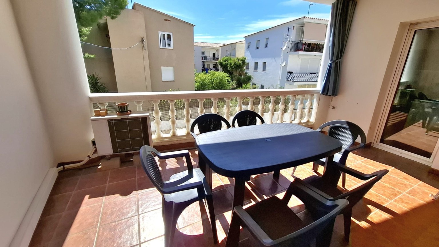 Ampli apartament en venda al Port de Llança