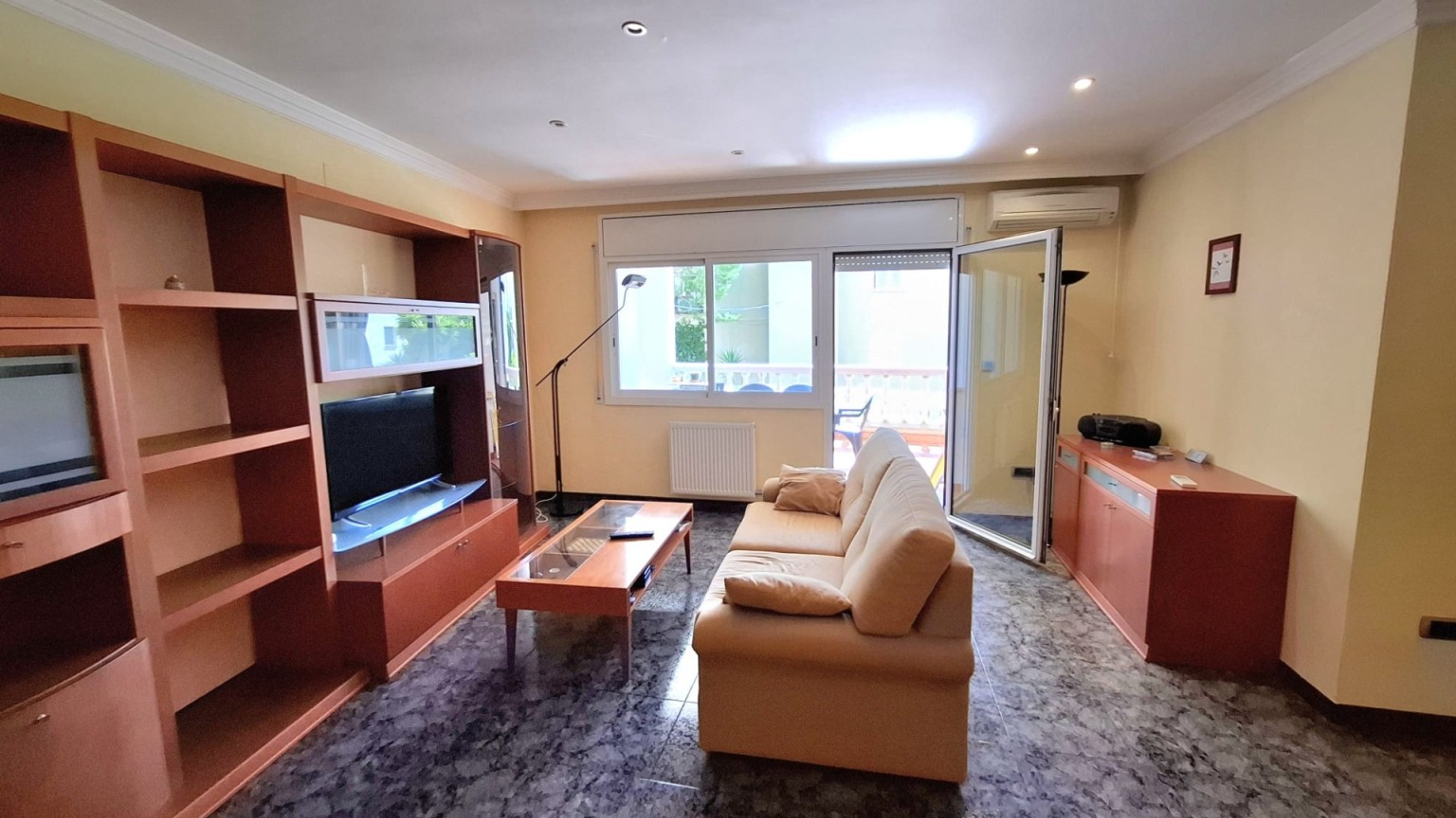 Ampli apartament en venda al Port de Llança