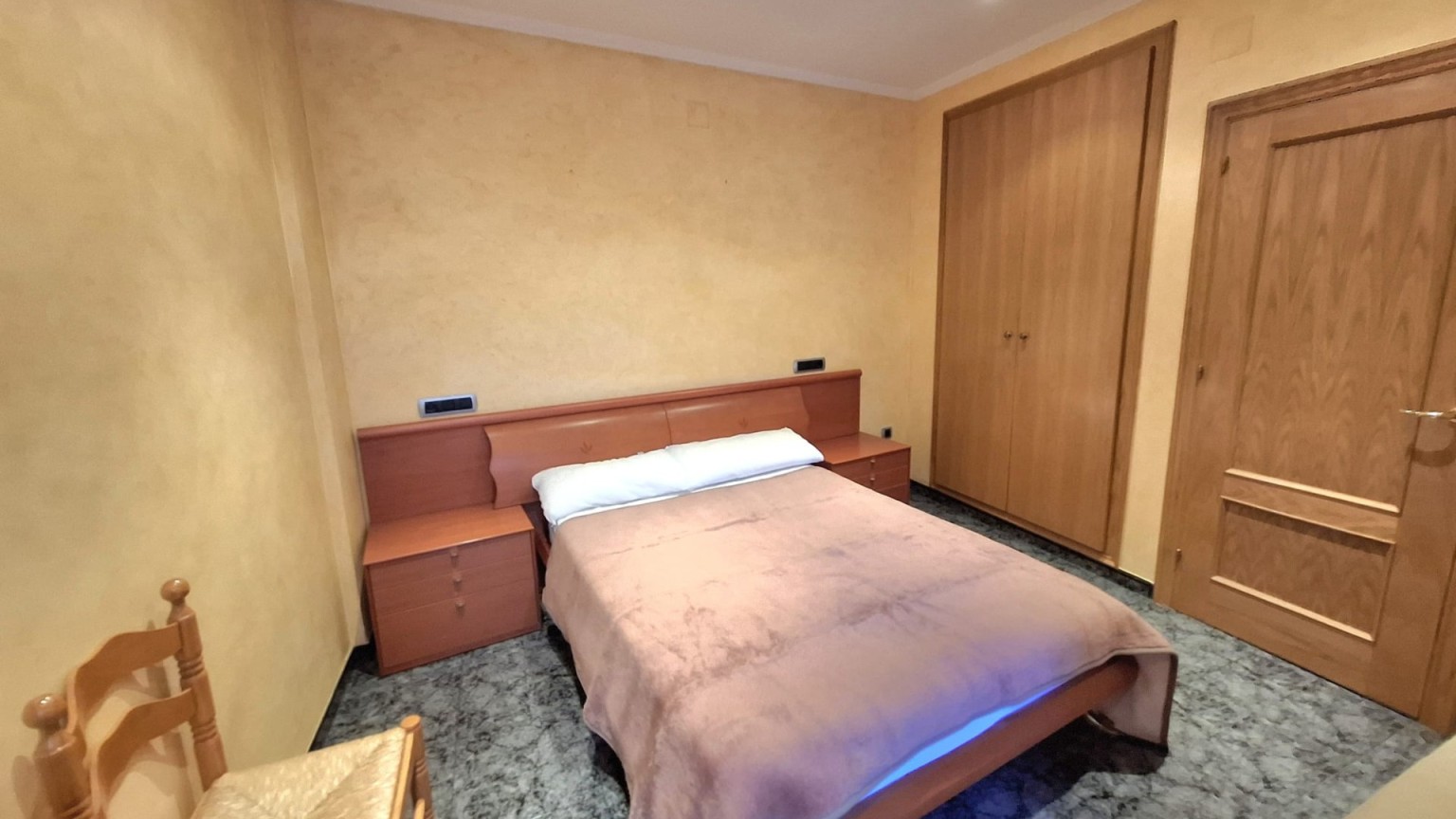 Ampli apartament en venda al Port de Llança