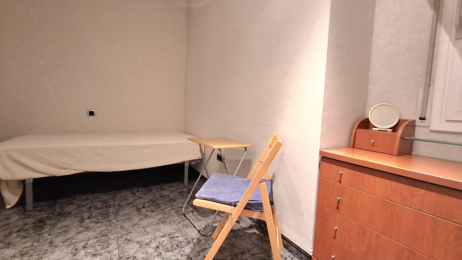 Ampli apartament en venda al Port de Llança