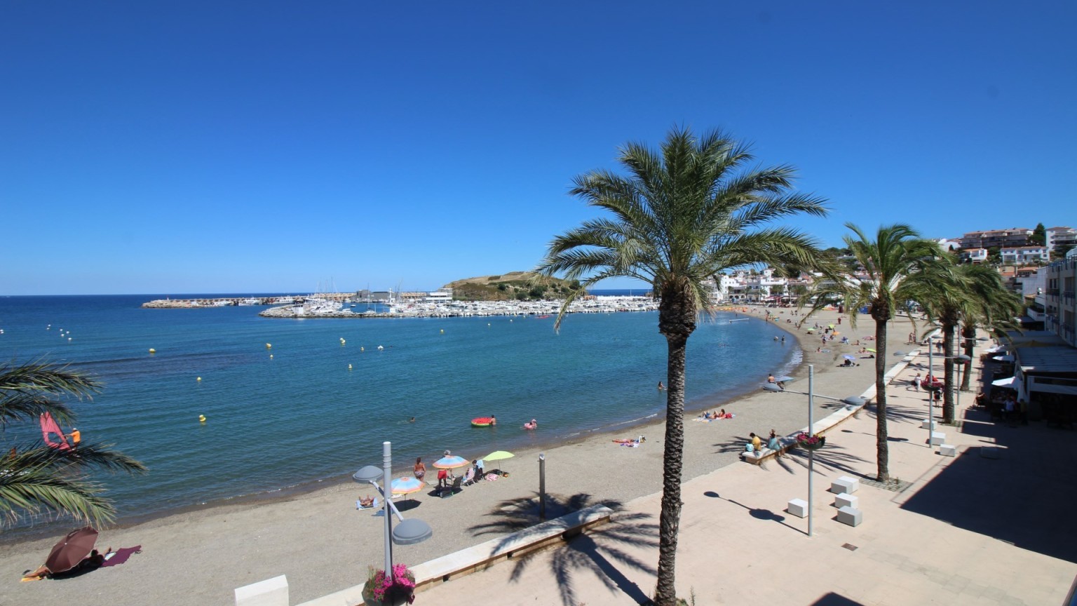 Apartamento en venta en primera línea de mar en El Port de Llançà 