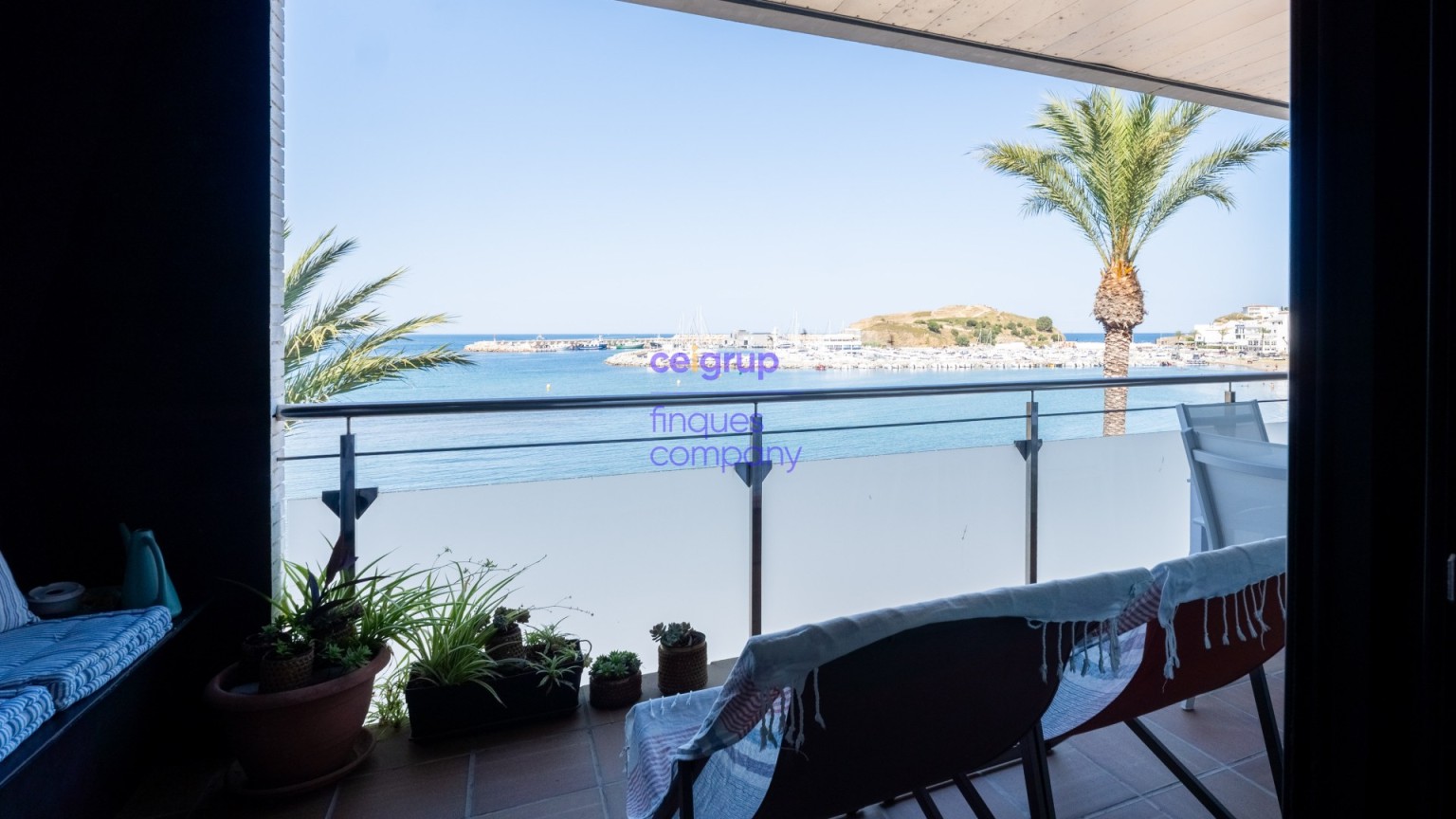 Apartamento en venta en primera línea de mar en El Port de Llançà 
