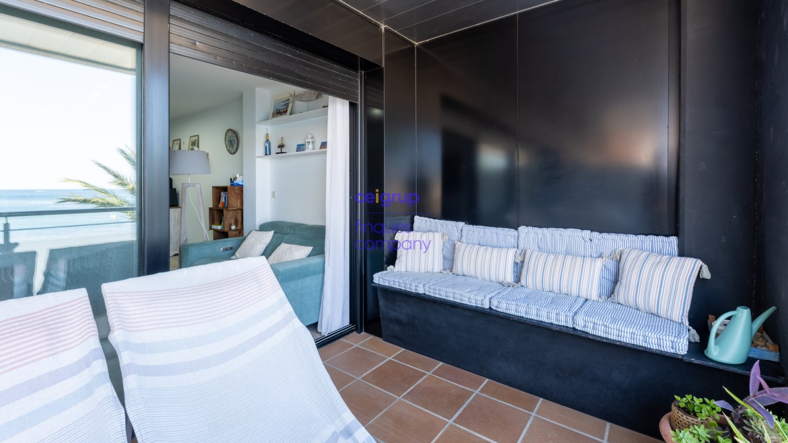 Apartamento en venta en primera línea de mar en El Port de Llançà 