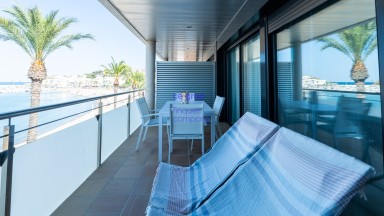 Apartamento en venta en primera línea de mar en El Port de Llançà 