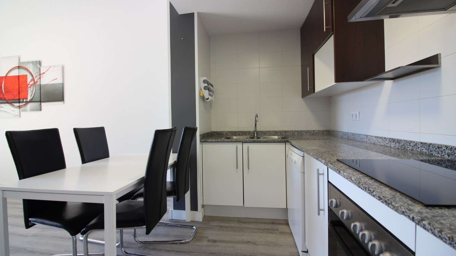 Flat in Empuriabrava with two bedrooms, parking and communal swimming pool