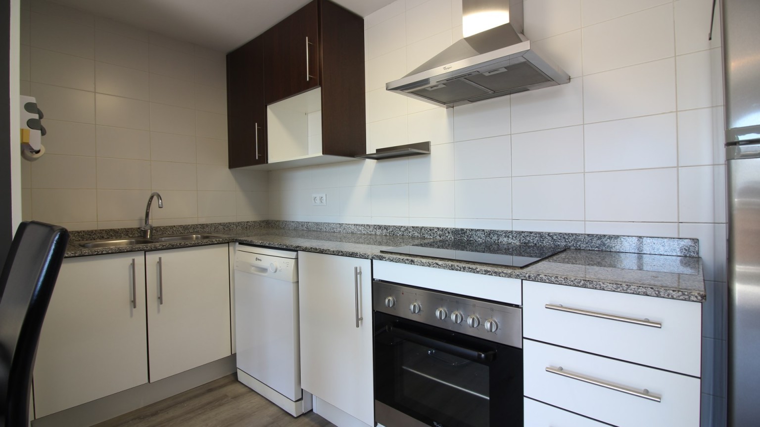 Flat in Empuriabrava with two bedrooms, parking and communal swimming pool