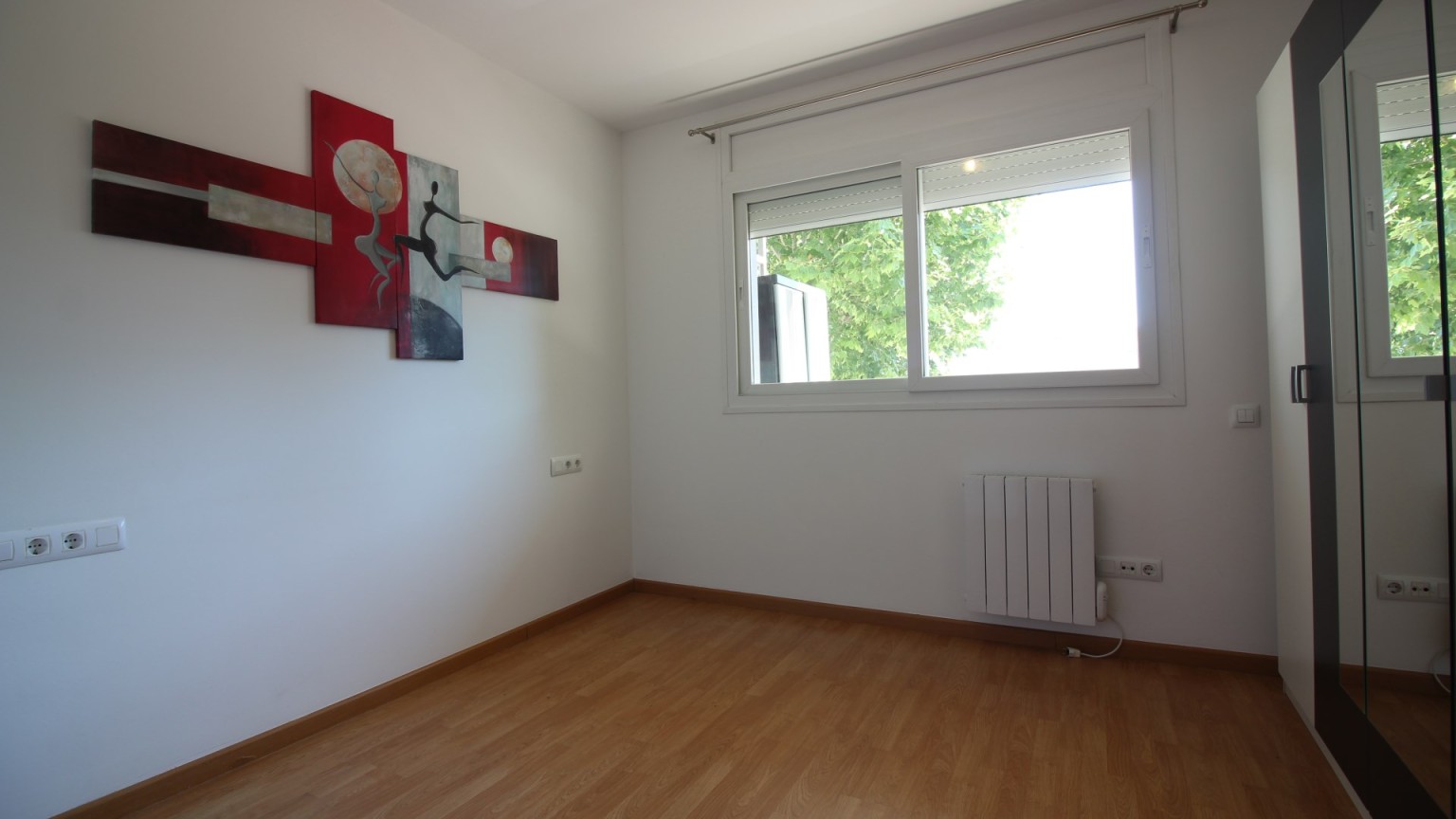 Flat in Empuriabrava with two bedrooms, parking and communal swimming pool