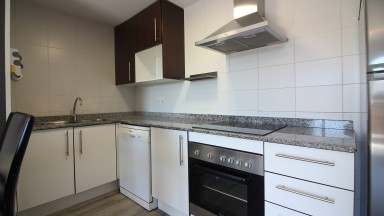 Flat in Empuriabrava with two bedrooms, parking and communal swimming pool