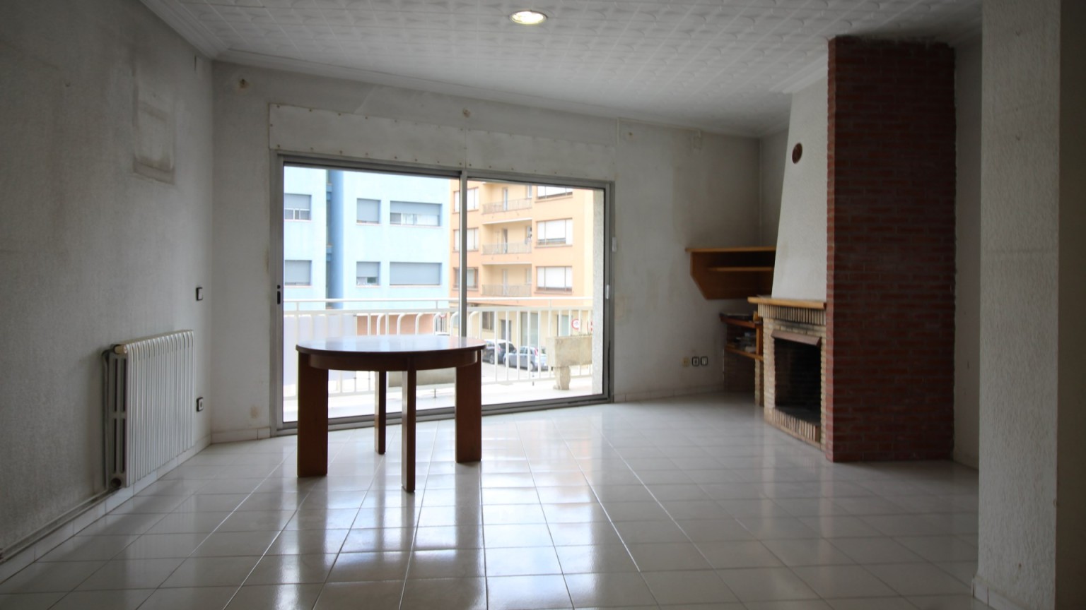 House for sale with dwelling and premises for boarding, in the Eixample area of Figueres