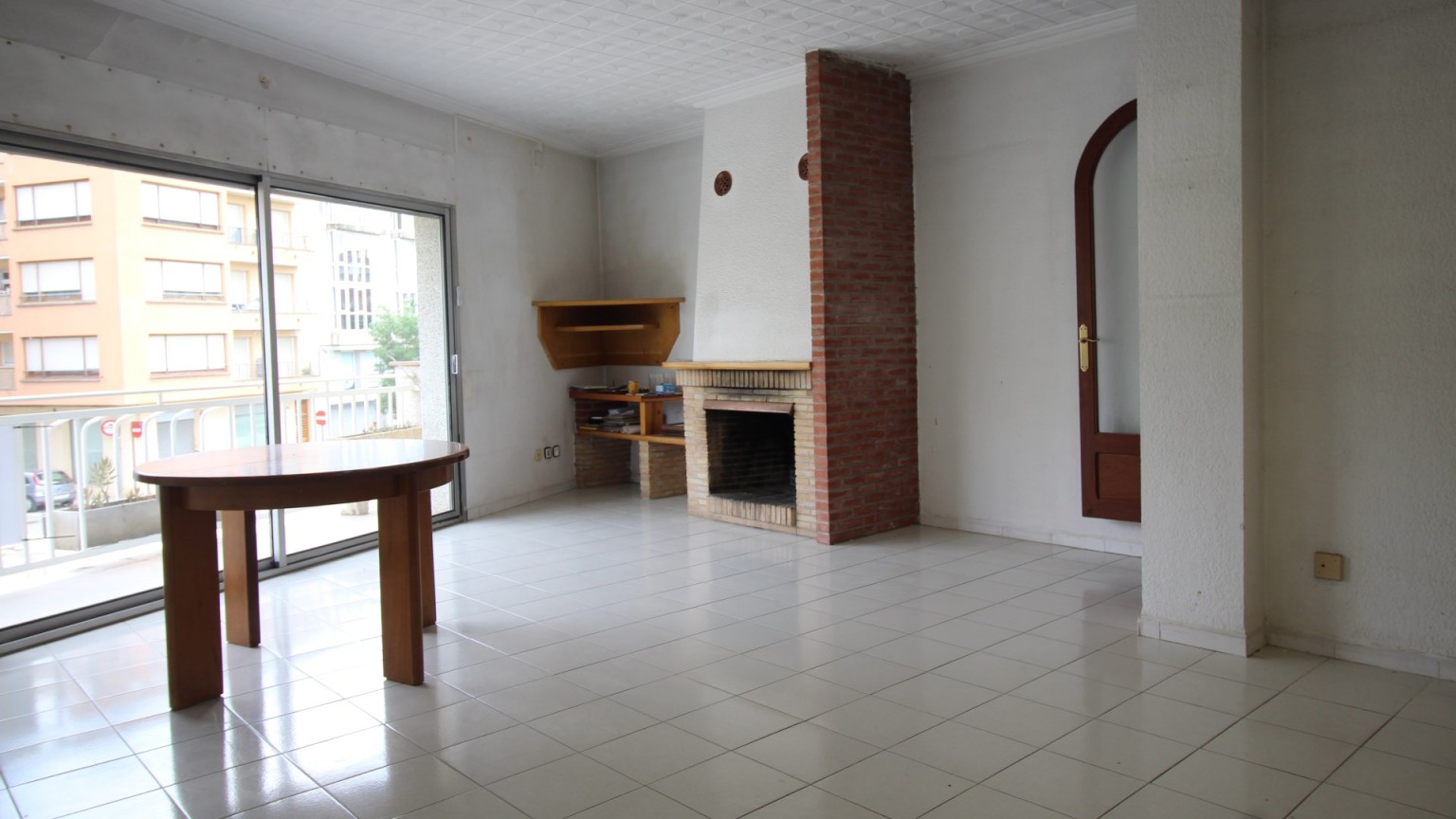 House for sale with dwelling and premises for boarding, in the Eixample area of Figueres