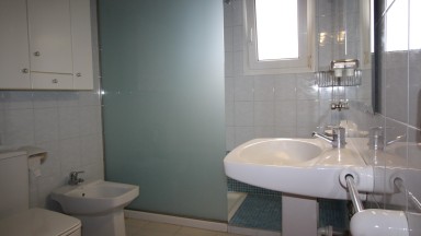 House for sale with dwelling and premises for boarding, in the Eixample area of Figueres