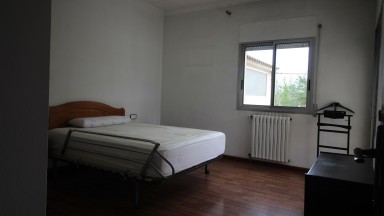 House for sale with dwelling and premises for boarding, in the Eixample area of Figueres