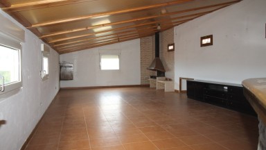 House for sale with dwelling and premises for boarding, in the Eixample area of Figueres