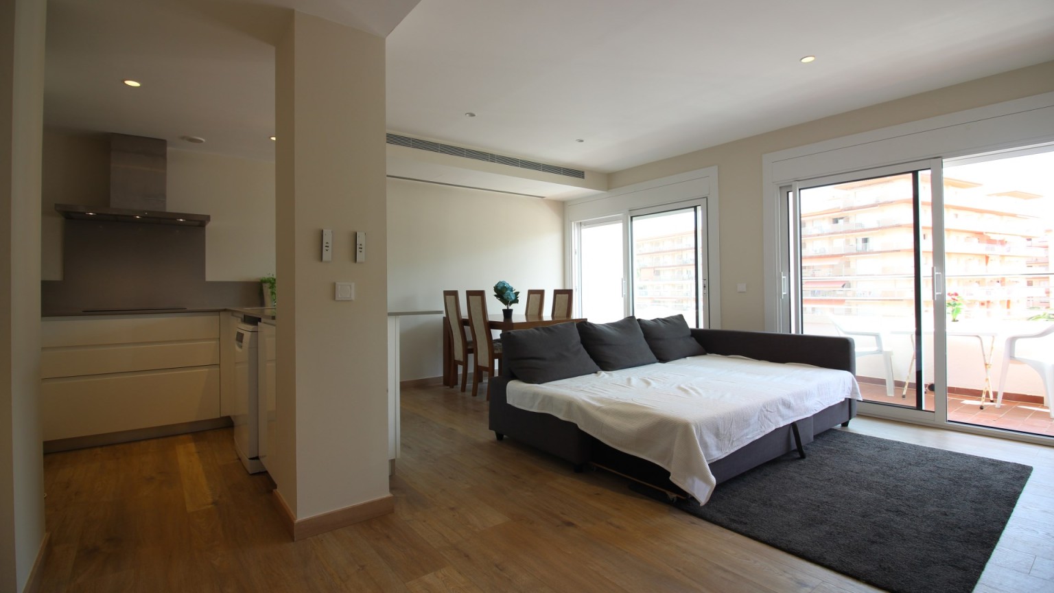 Flat for sale with terrace and sea view