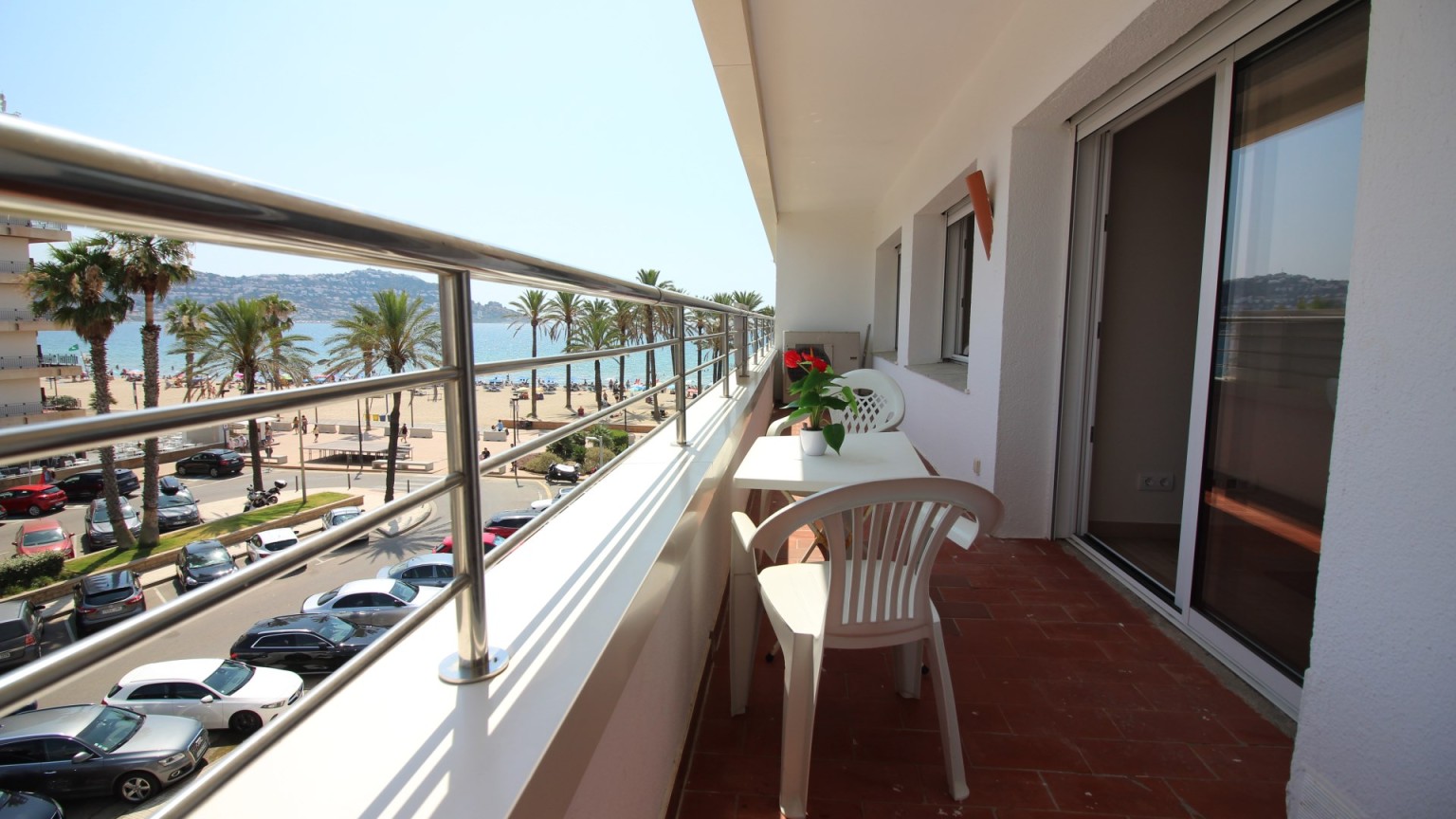 Flat for sale with terrace and sea view