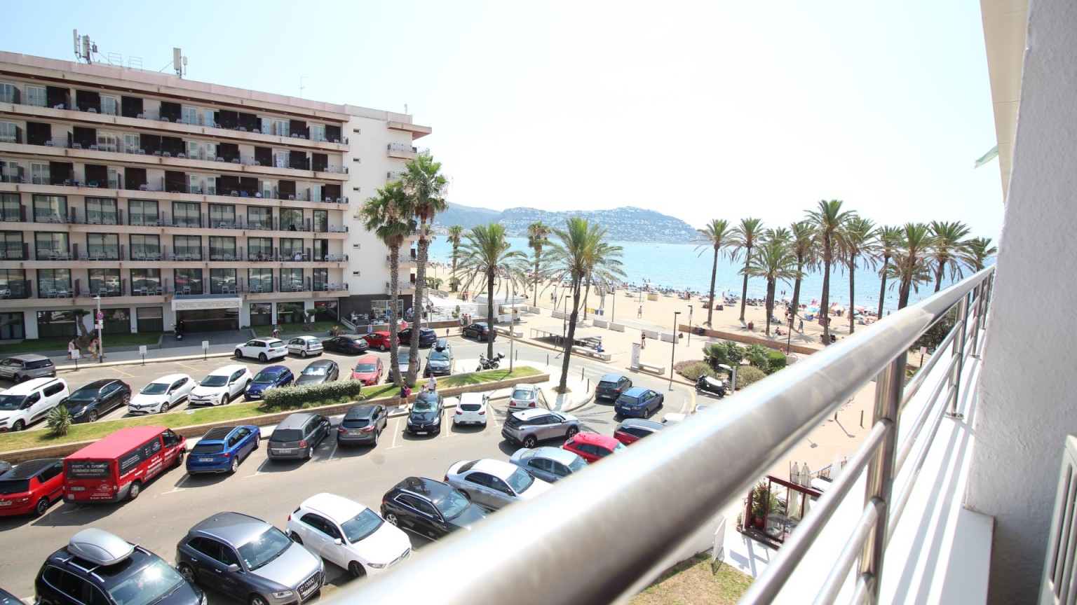 Flat for sale with terrace and sea view