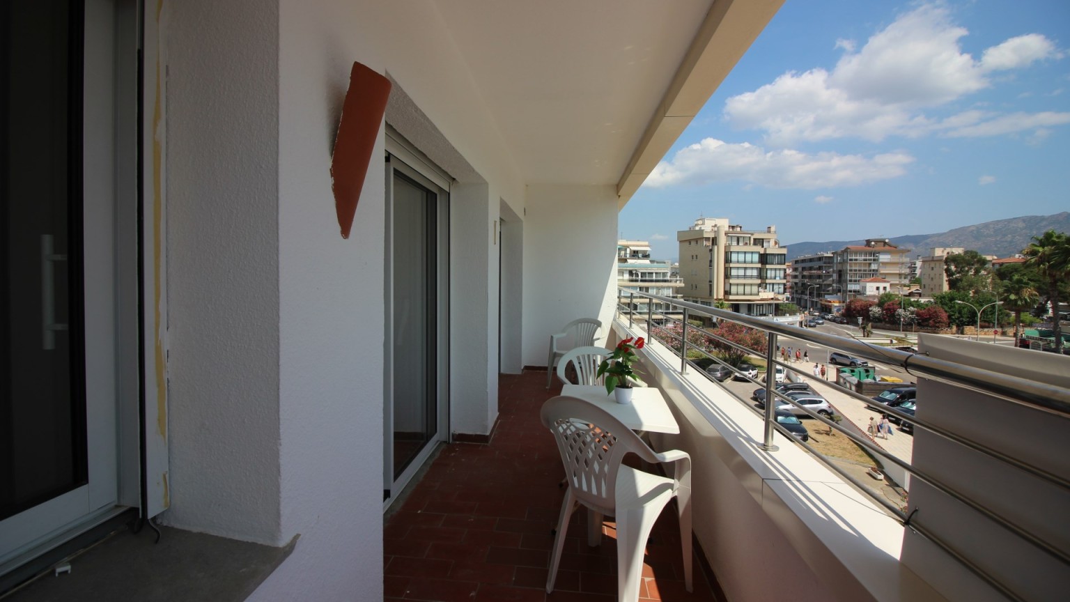 Flat for sale with terrace and sea view