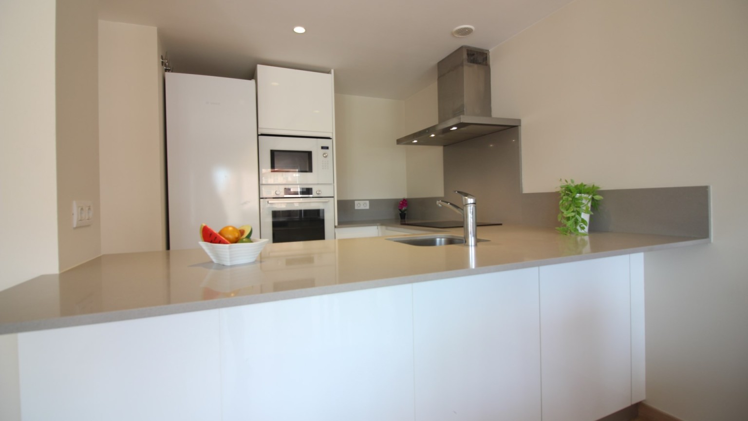 Flat for sale with terrace and sea view
