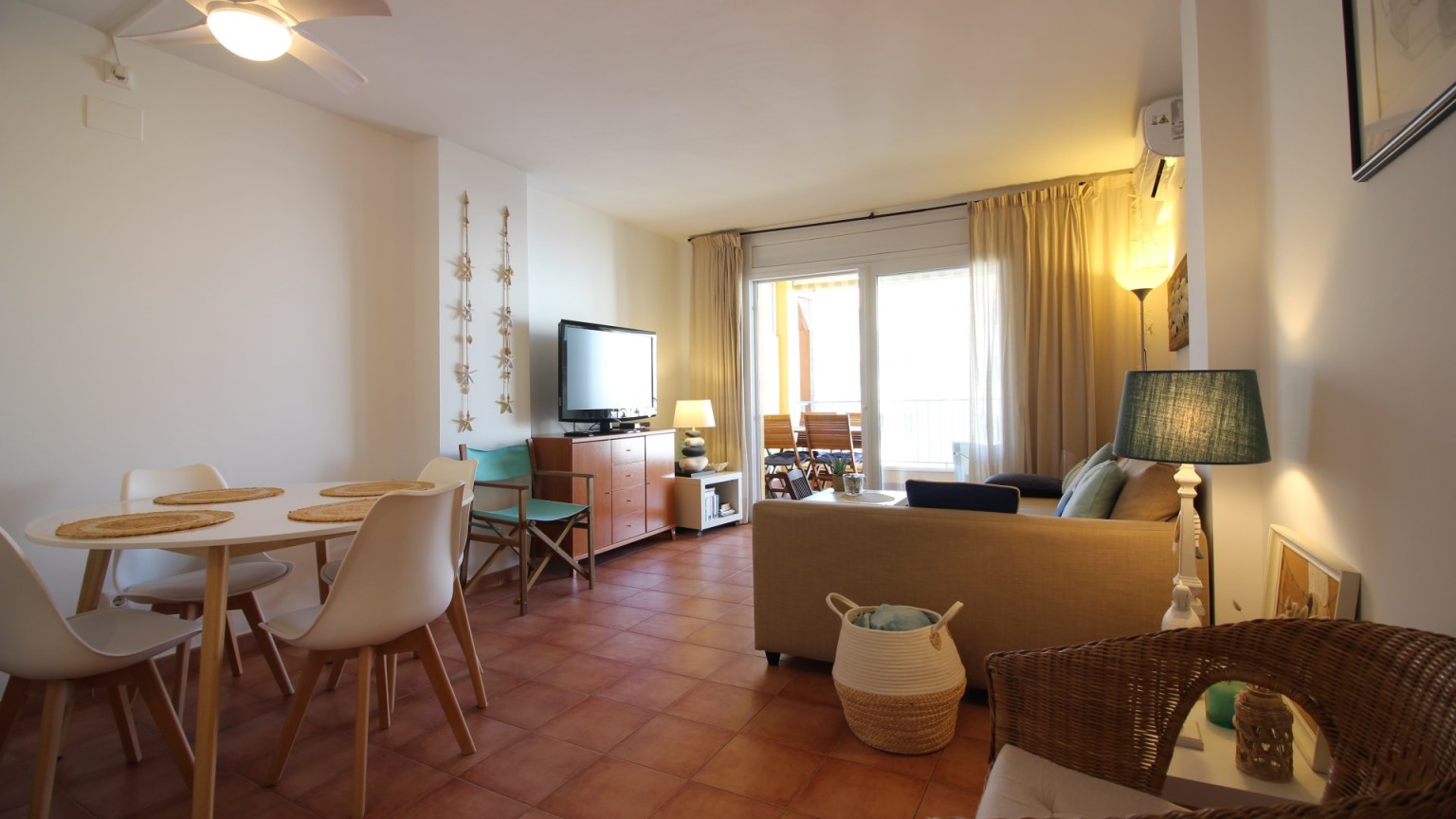 APARTAMENTO CON TERRAZA EN ROSES