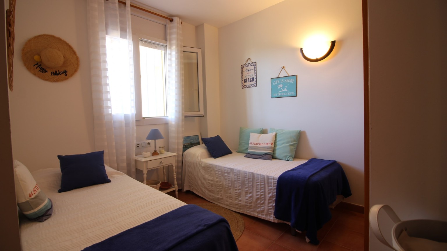 APARTAMENTO CON TERRAZA EN ROSES