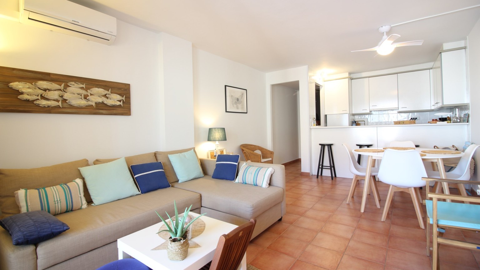 APARTAMENTO CON TERRAZA EN ROSES