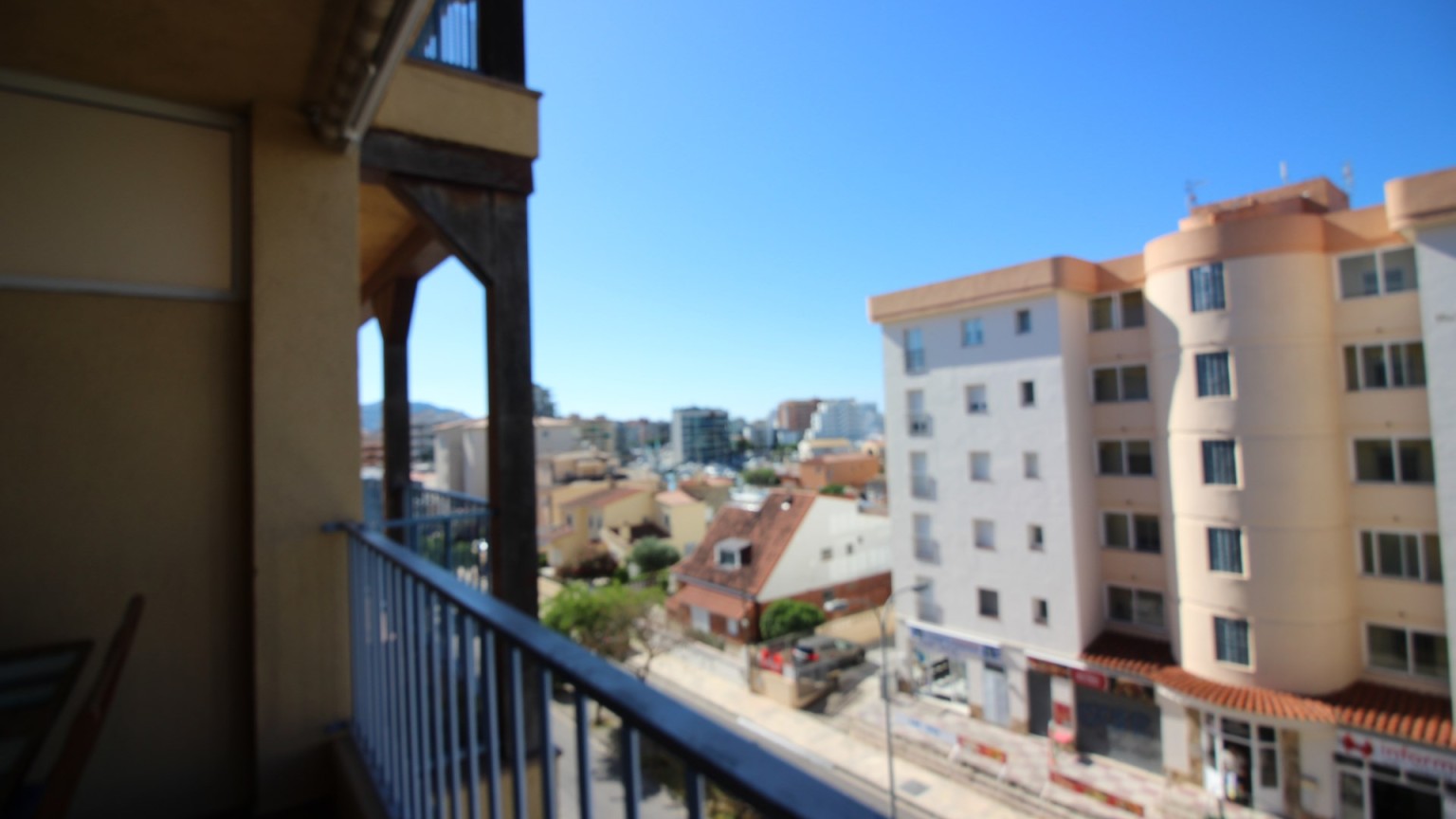 APARTAMENTO CON TERRAZA EN ROSES