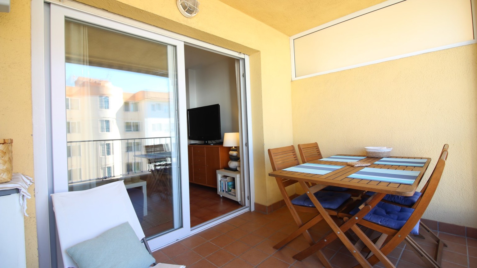 APARTAMENTO CON TERRAZA EN ROSES