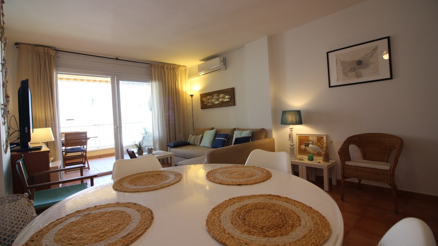 APARTAMENTO CON TERRAZA EN ROSES