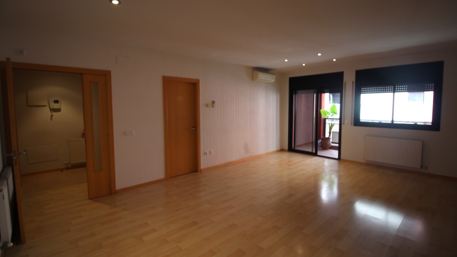 Pis en venda a Figueres, a prop del centre, 3 habitacions, pàrquing i traster.