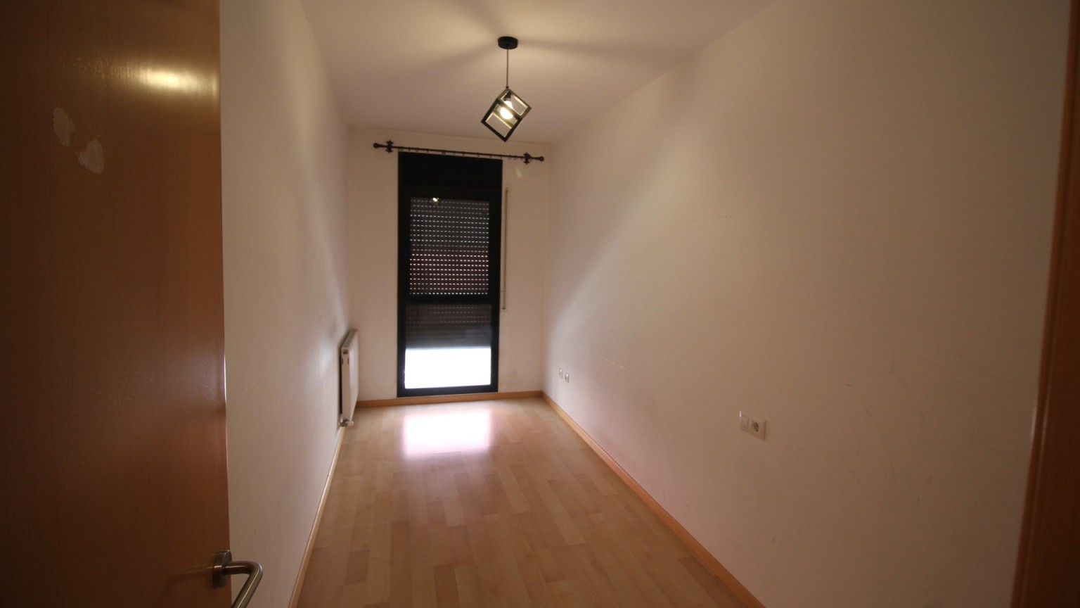 Pis en venda a Figueres, a prop del centre, 3 habitacions, pàrquing i traster.