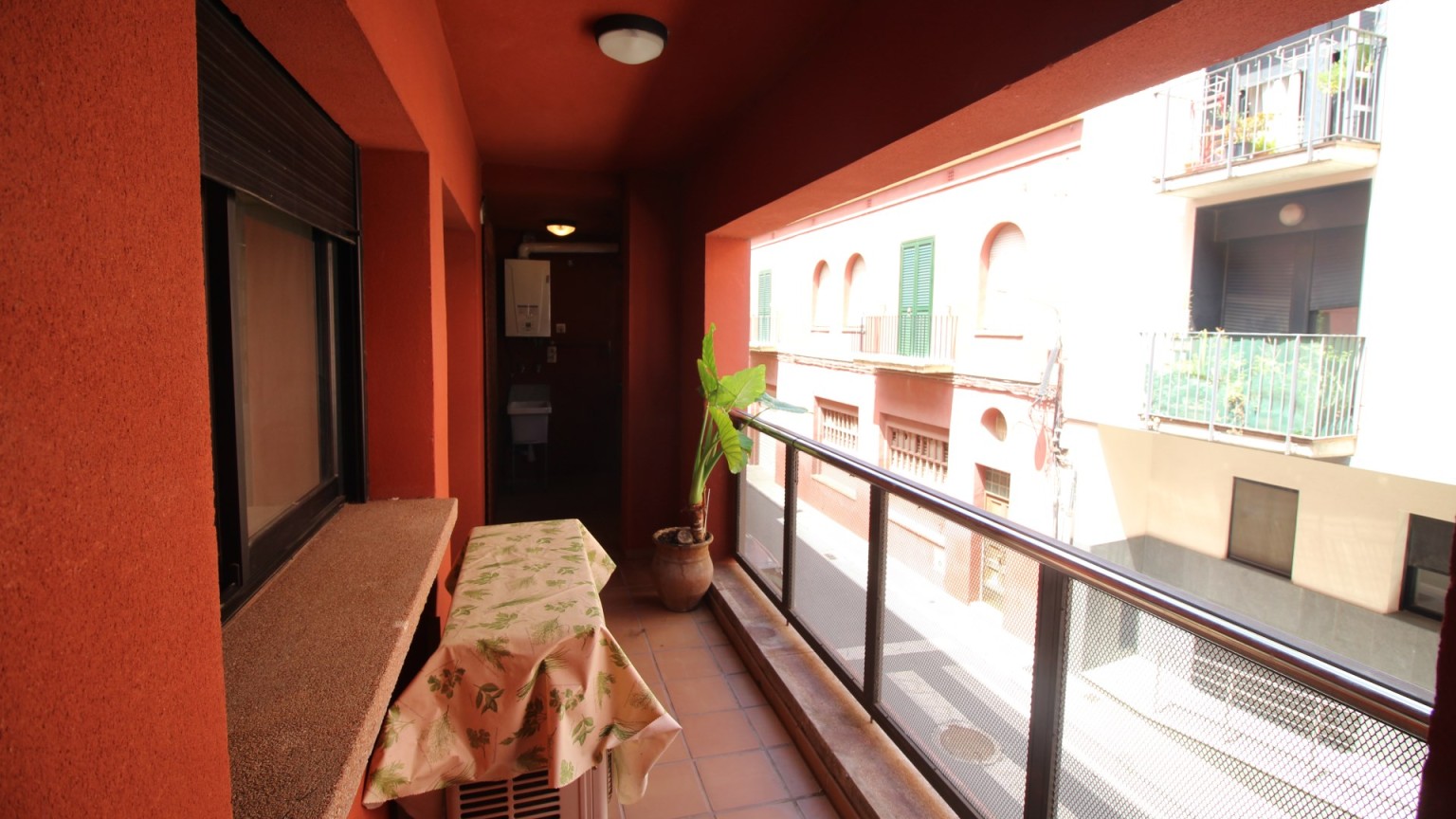 Pis en venda a Figueres, a prop del centre, 3 habitacions, pàrquing i traster.
