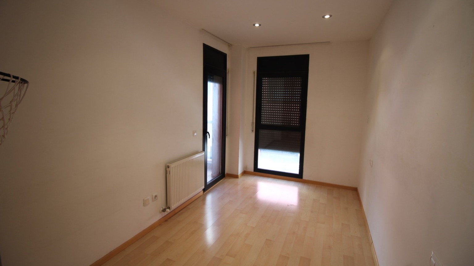 Pis en venda a Figueres, a prop del centre, 3 habitacions, pàrquing i traster.