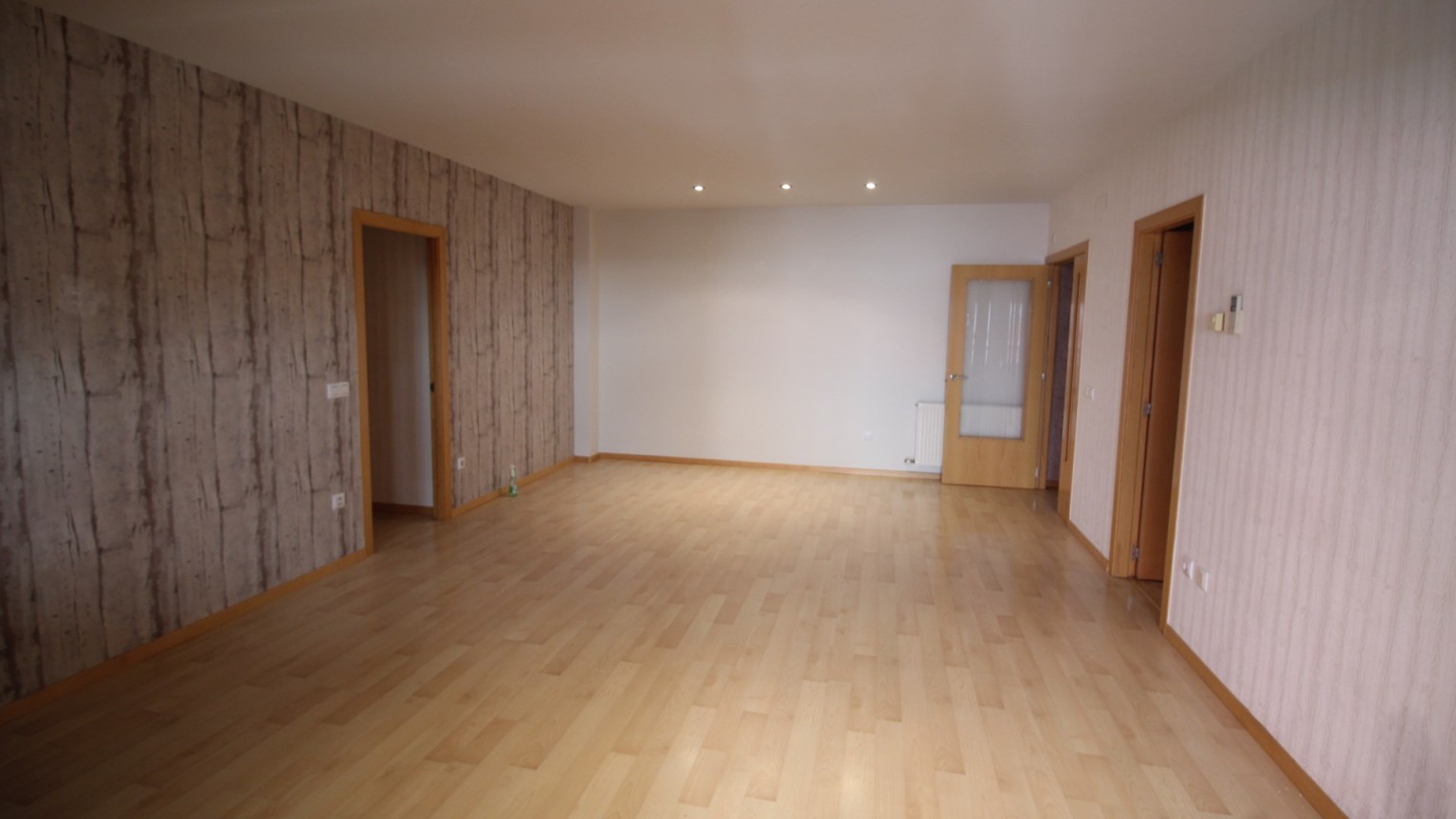 Pis en venda a Figueres, a prop del centre, 3 habitacions, pàrquing i traster.