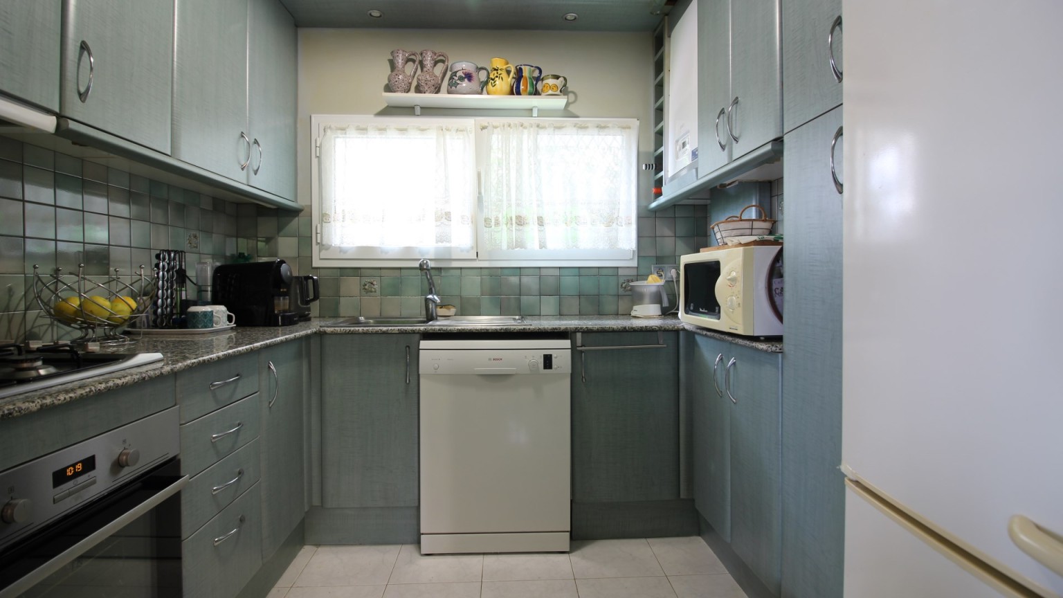 Casa en venda, zona Els Grecs amb 4 dormitoris i 3 banys.